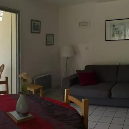 Proche De Tout A Pied, T2 Cab6, Piscine, Parking